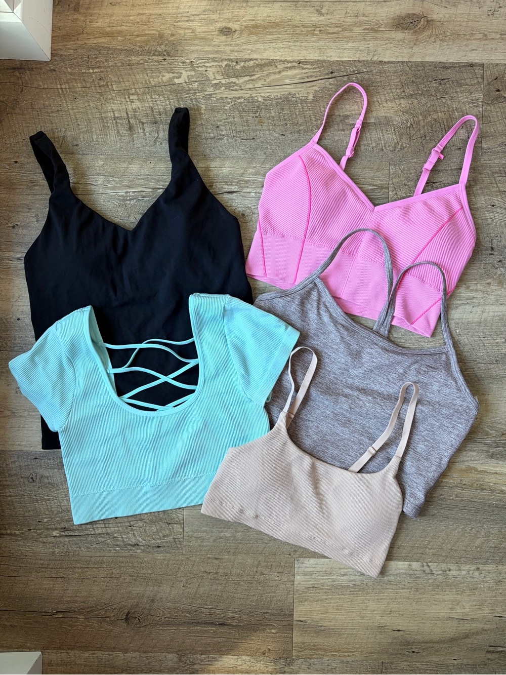 Aerie Size Medium Tank, Sports Bra, and Crop Top Bundle Athleisure Athletic Gym